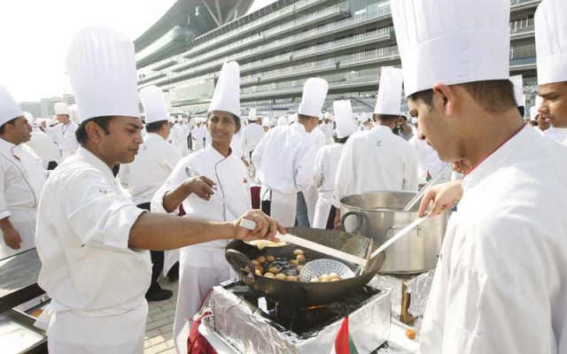 PHOTOS: UAE chefs team up to smash world record-1
